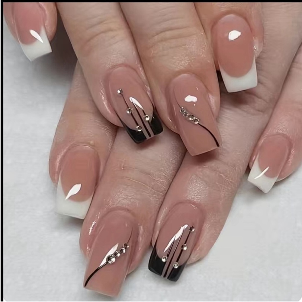24 Piece Short Black and White French Tip Rhinestone Press on Nails